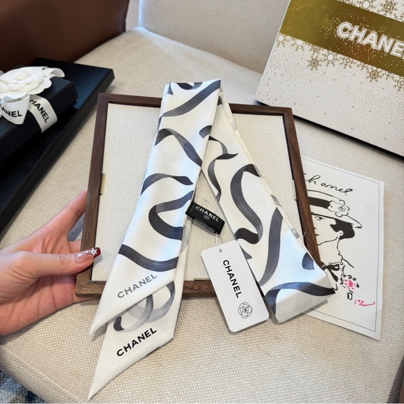 Meet the Posher Accessories - Chanel Flowing Ribbon Hairpin